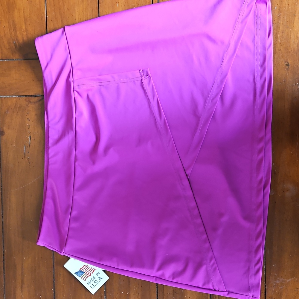 Tzu Tzu Charlotte Golf Skort skirt Size XXL. Magenta, Rear Pocket
